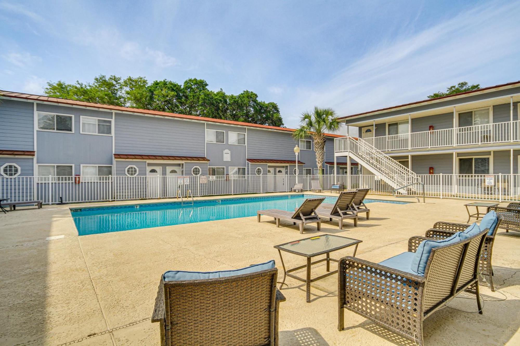 Airy Biloxi Condo With Patio Walk To Beach! エクステリア 写真