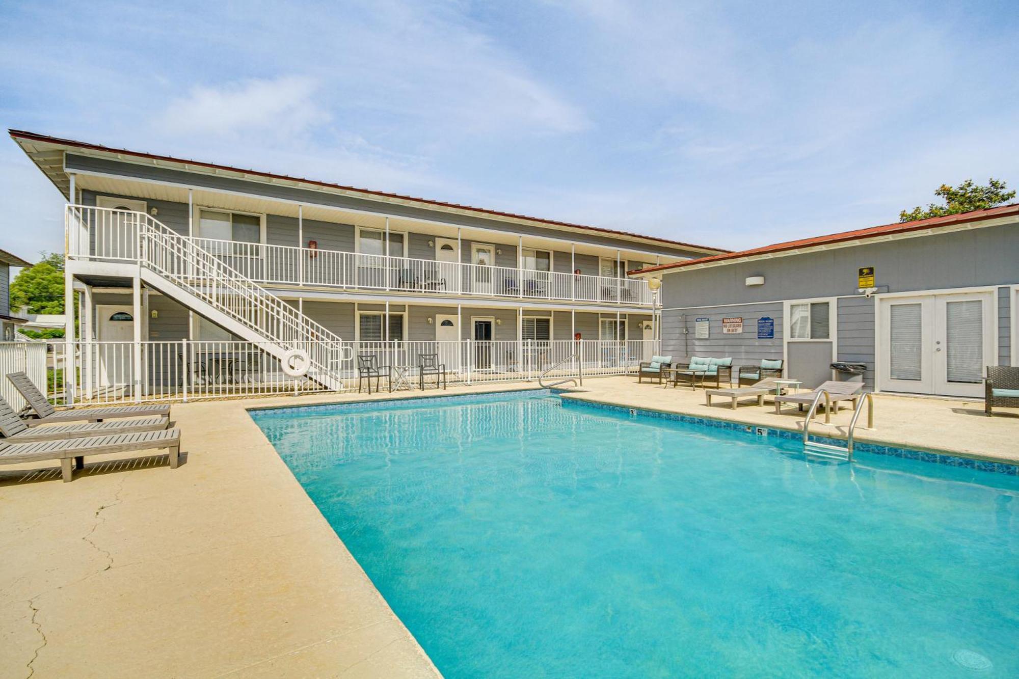 Airy Biloxi Condo With Patio Walk To Beach! エクステリア 写真