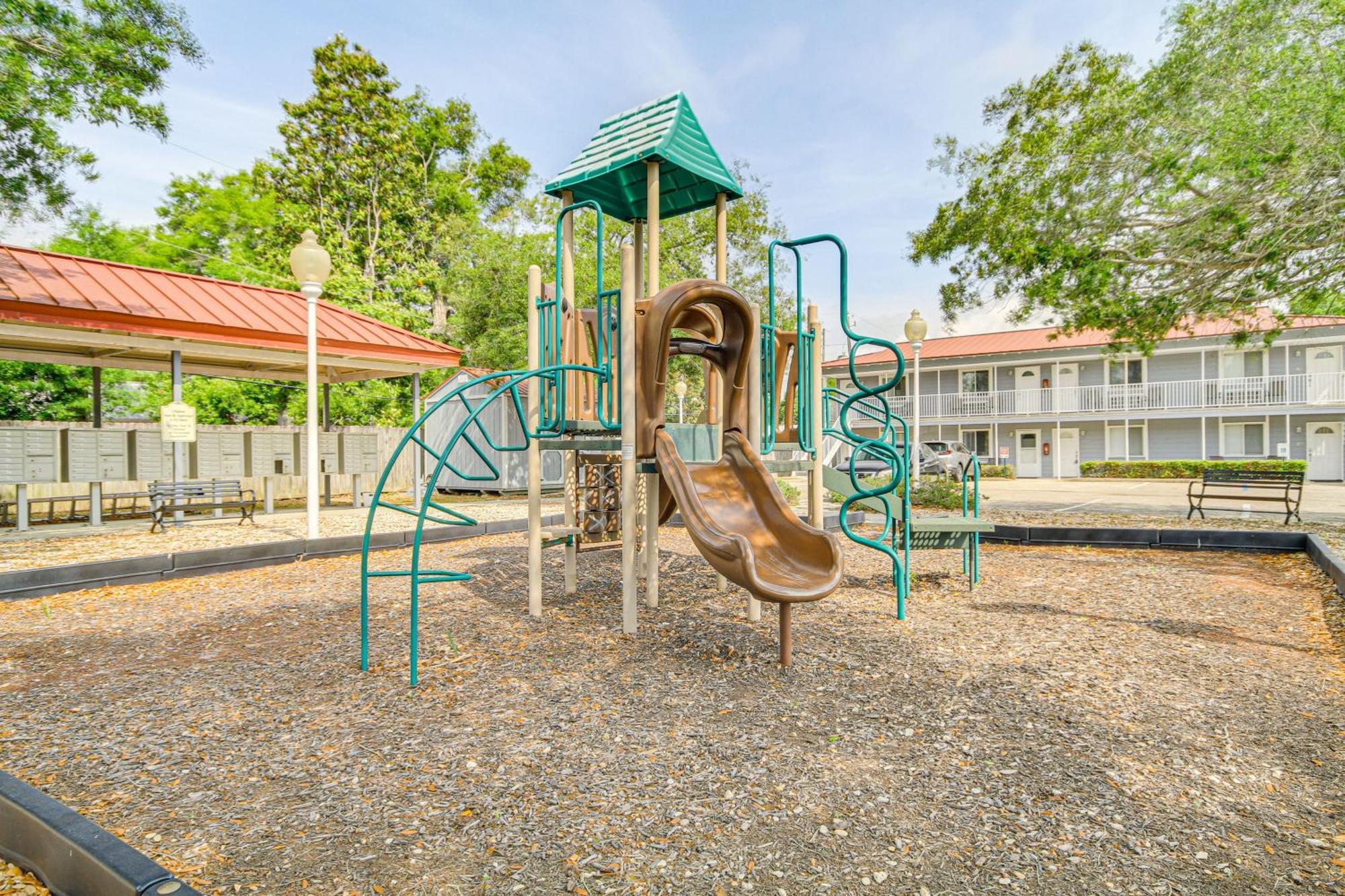 Airy Biloxi Condo With Patio Walk To Beach! エクステリア 写真