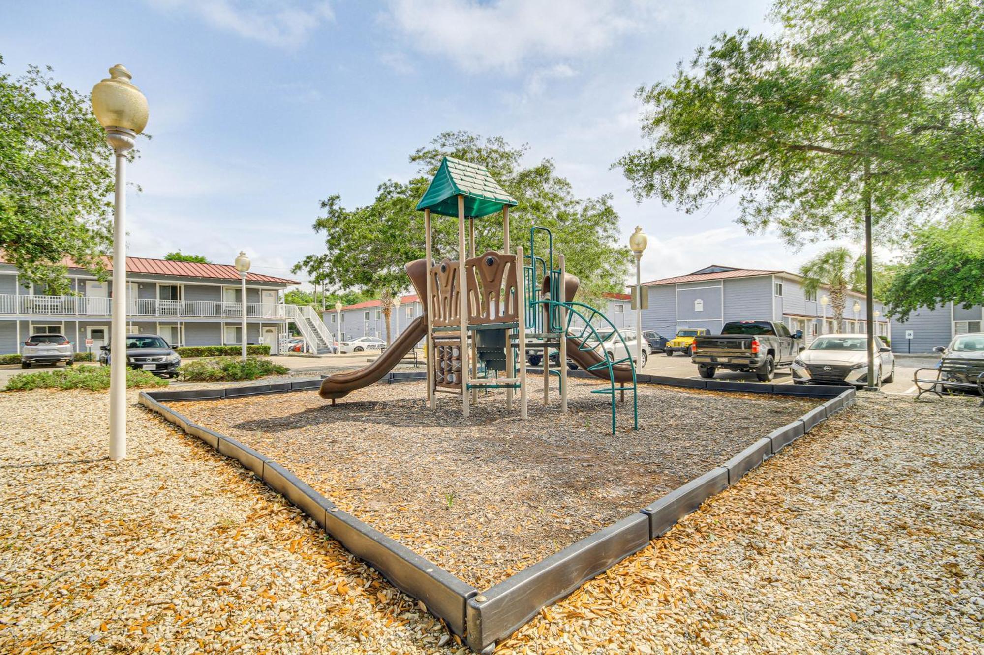 Airy Biloxi Condo With Patio Walk To Beach! エクステリア 写真